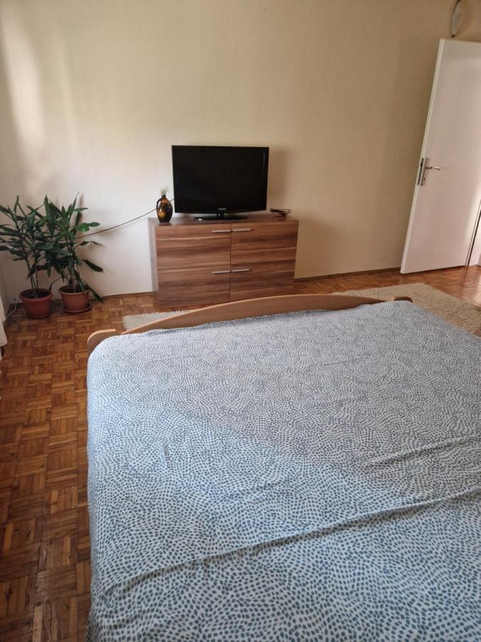 Guesthouse Irac ทูซลา ภายนอก รูปภาพ