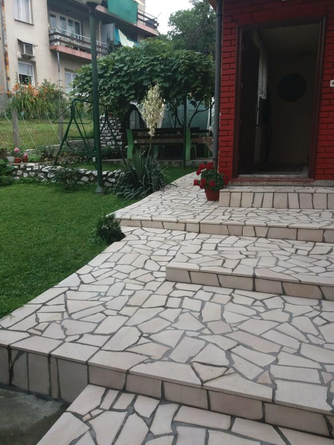 Guesthouse Irac ทูซลา ภายนอก รูปภาพ